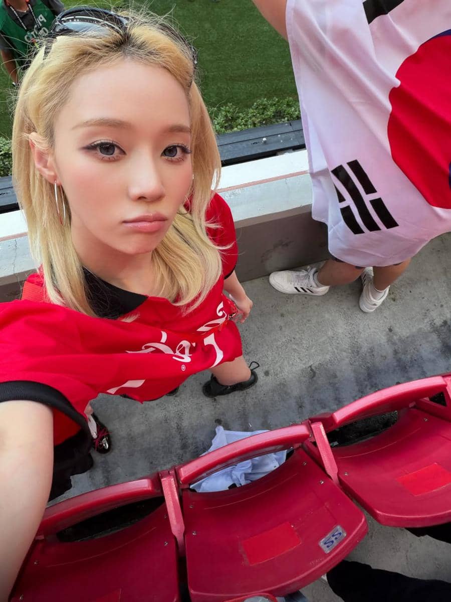Gaya Winter dan Karina aespa nonton Piala Dunia 2026.