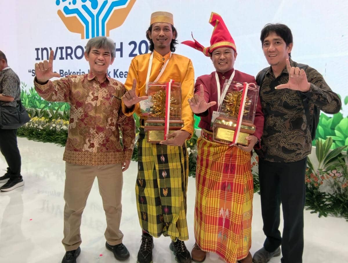 Dua perwakilan Sulawesi Selatan menerima penghargaan Kalpataru 2026 dari Kementerian Lingkungan Hidup. (Dok. Humas Pemkab Lutim)