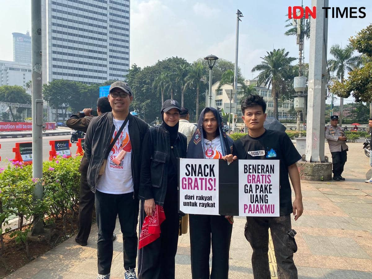 Bawa 3 Ambulans, Zaskia Adya Mecca Ikut Demo Mahasiswa di Bundaran HI