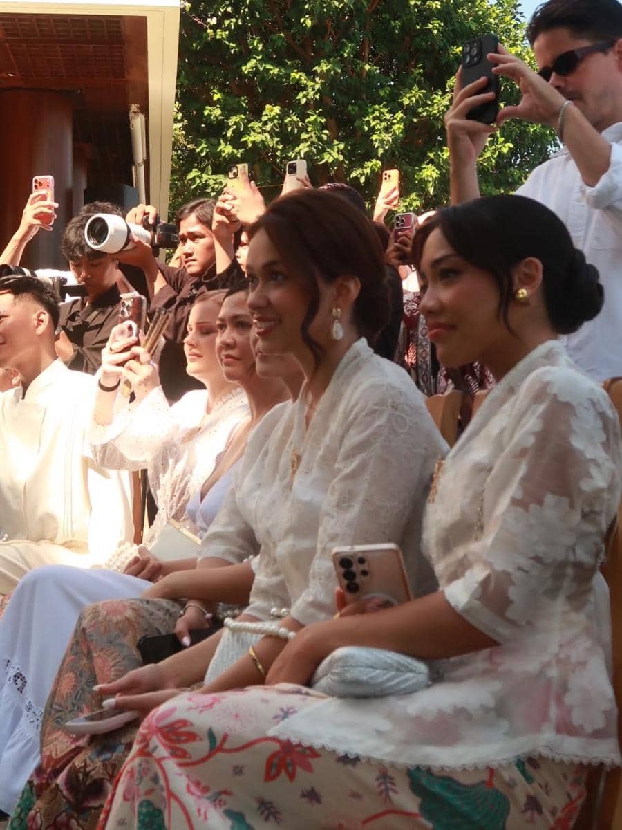 Potret Baila dan Rebecca Klopper dampingi Jennifer Coppen pengajian (instagram.com/rklopper)