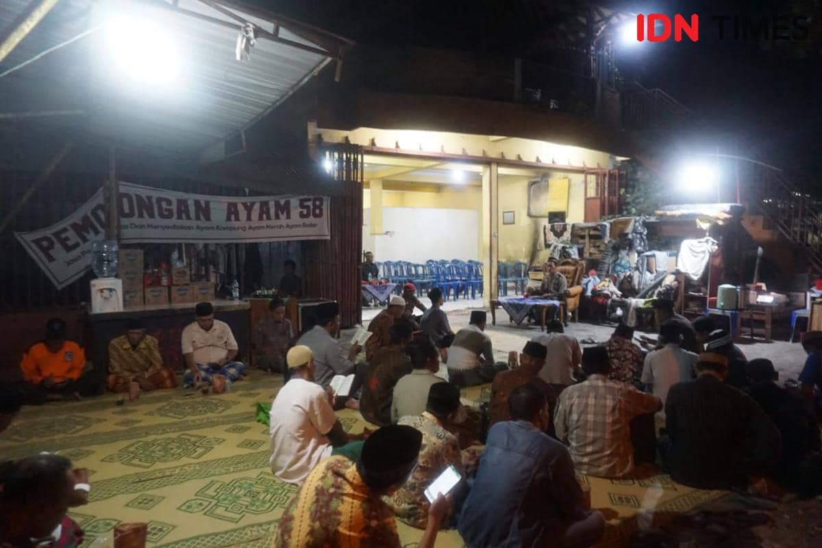 Fenomena Api Misterius di Seyegan Sleman Terus Muncul, Pemilik Rumah Gelar Doa Bersama. (IDNTimes/Tunggul Damarjati)