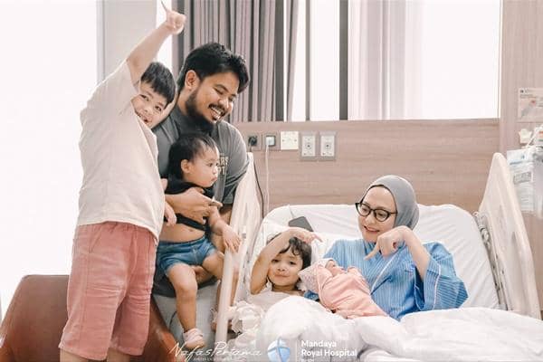 Indah Ningtyas, Istri Rigen Melahirkan Anak Keempat, Selamat!