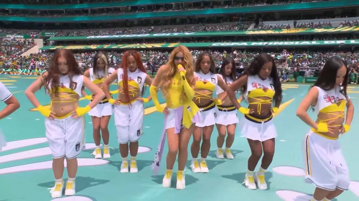 7 Potret Heboh Penampilan Shakira di Opening Piala Dunia 2026 Meksiko