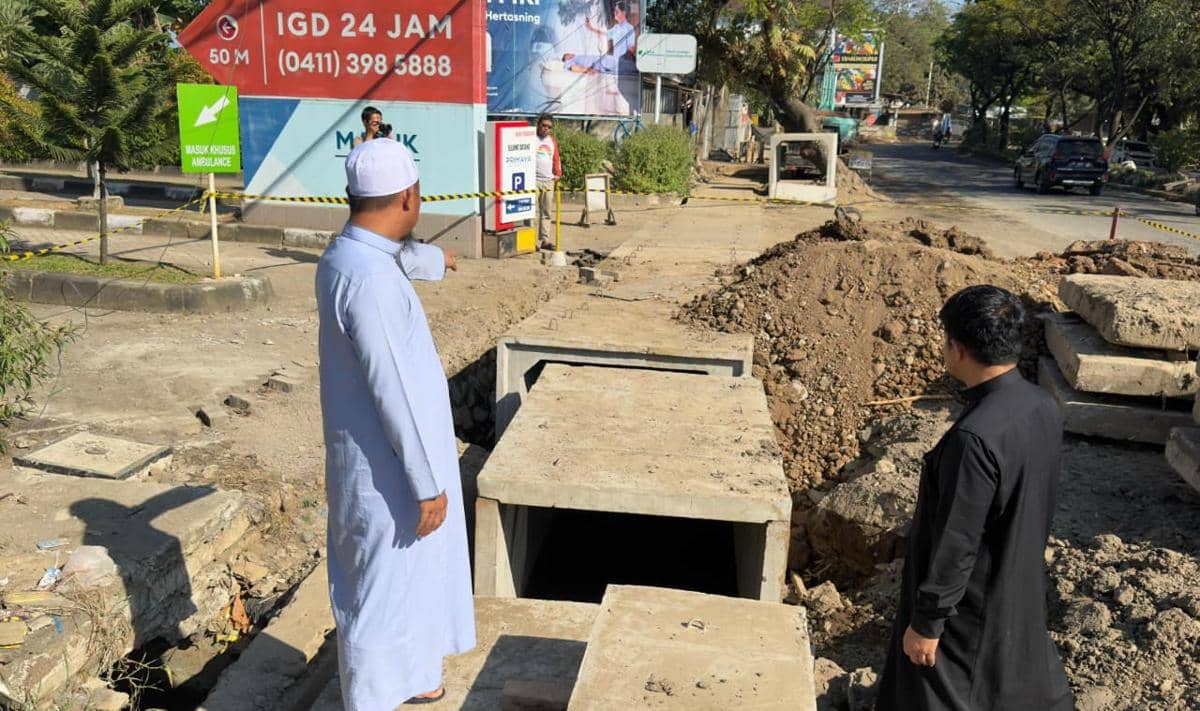 Akan Dibeton 40 Sentimeter, Intip Progres Pengerjaan Jalan Aroepala