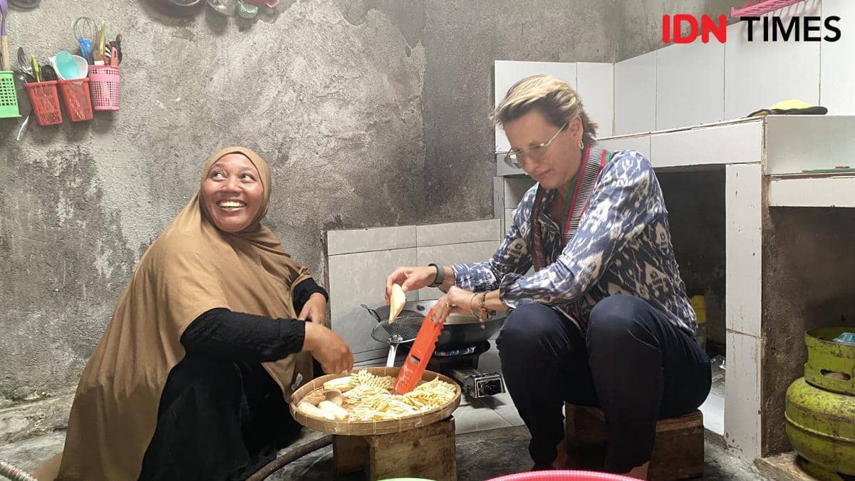 Kala Konjen Australia Kepincut Keripik Pisang Warga Desa Lombok Timur