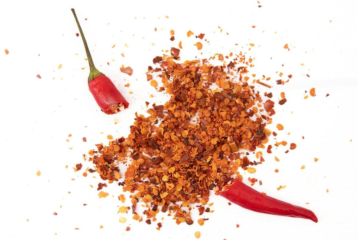 https://unsplash.com/id/foto/tumpukan-bumbu-di-sebelah-cabai-merah-j401MN4U3pI