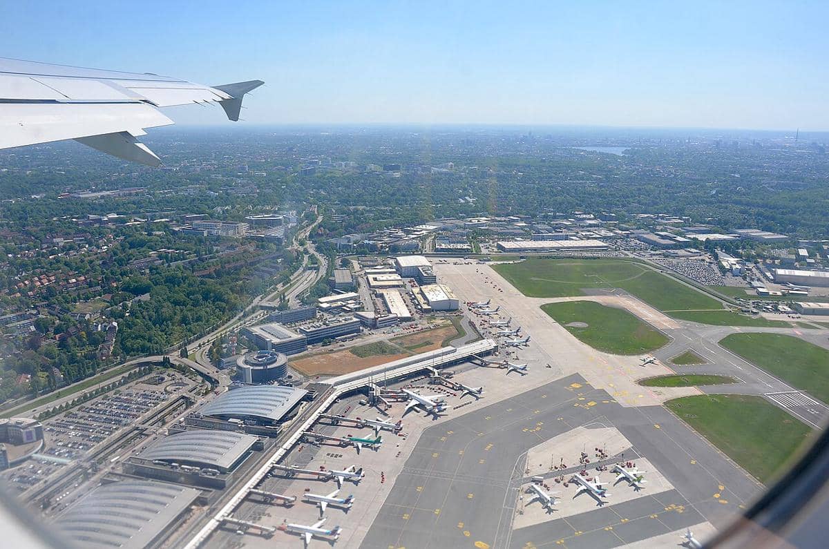 Pemandangan Bandar Udara Hamburg di Jerman.