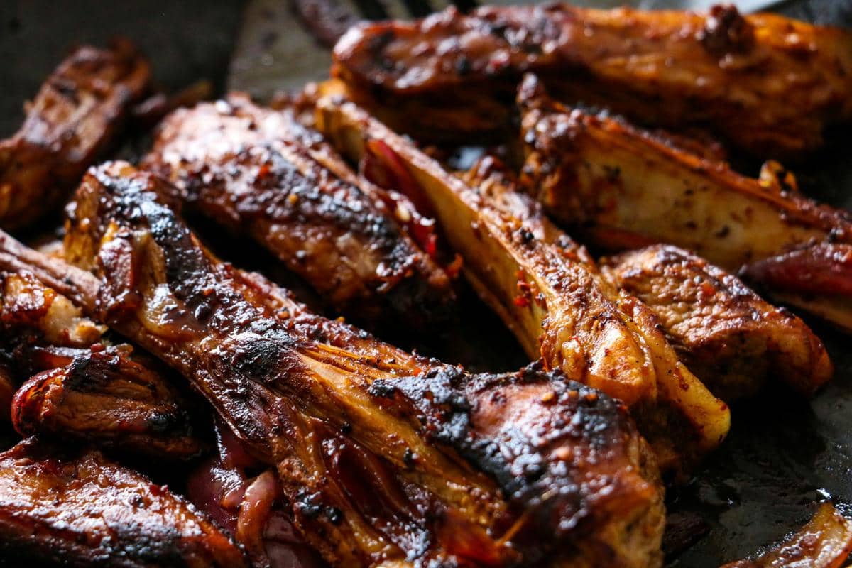 ilustrasi iga babi BBQ