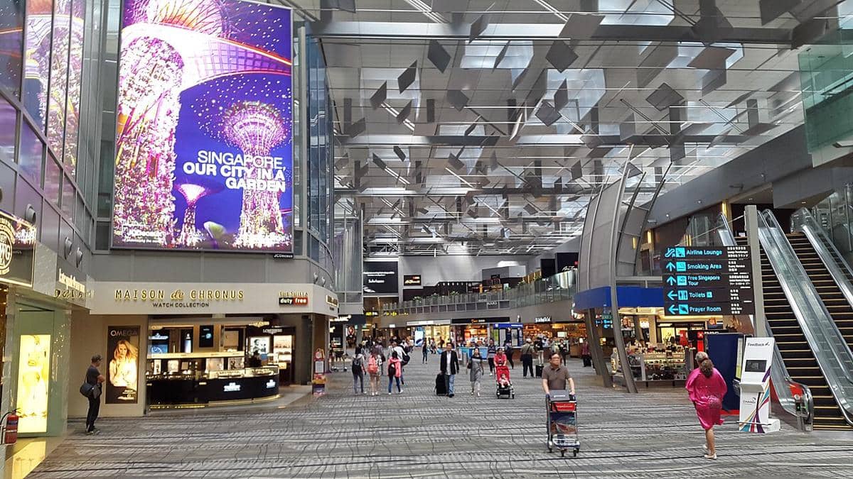 Area perbelanjaan mewah dan area transit yang terletak di dalam Terminal 3 Bandara Changi Singapura.