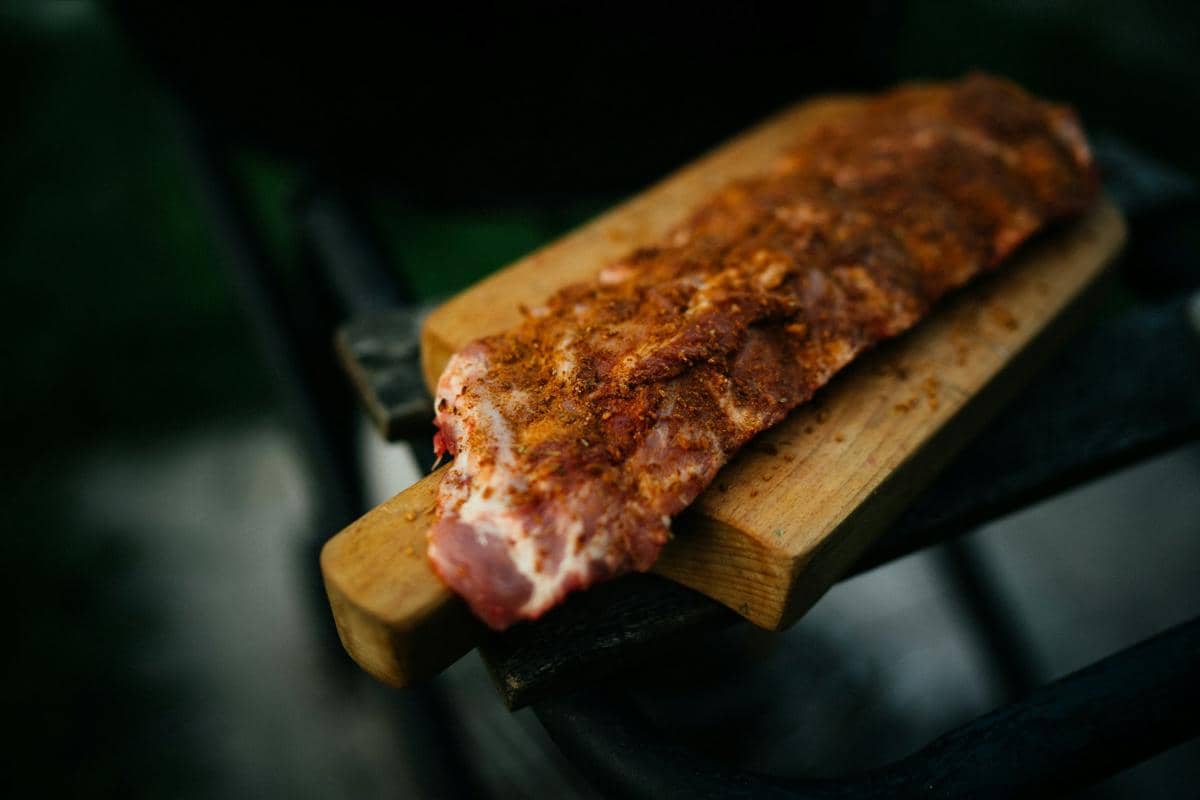 ilustrasi membuat iga babi BBQ