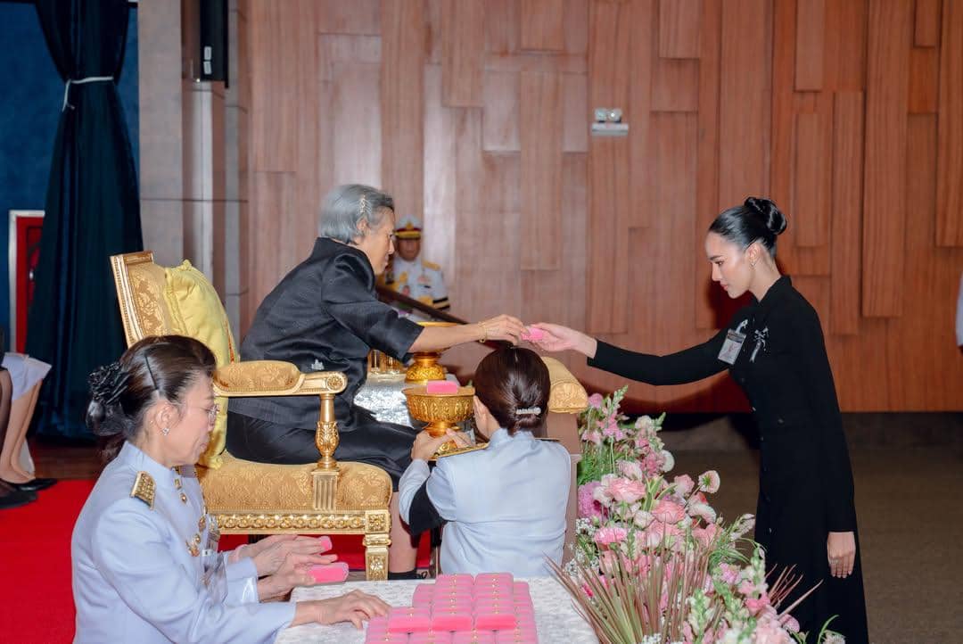 Potret Miss World 2025 Terima Penghargaan dari Kerajaan Thailand