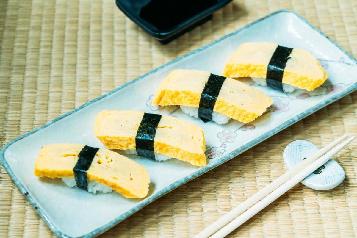 ilustrasi tamago sushi