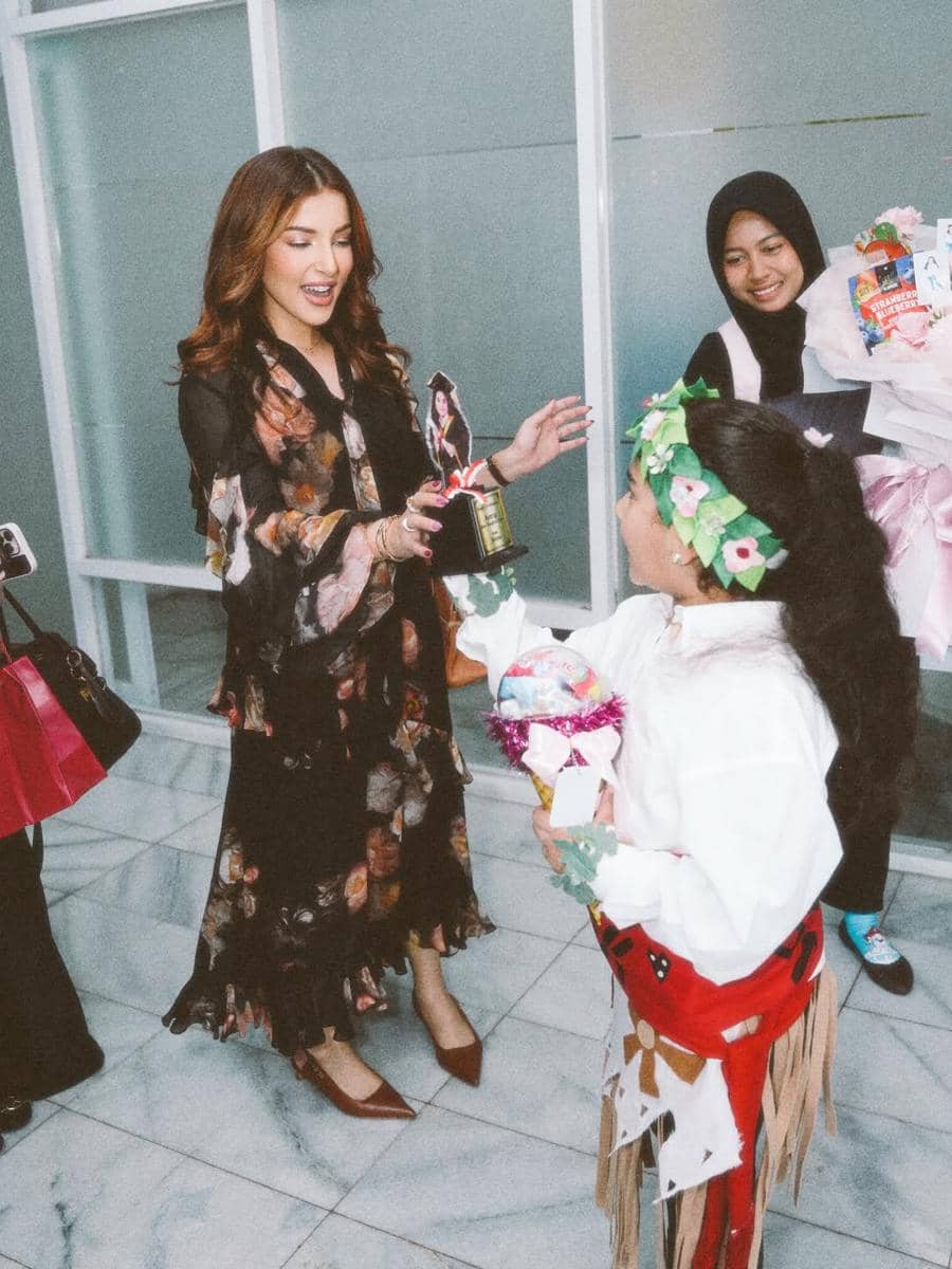 Tasya Farasya hadir di acara kelulusan Maryam