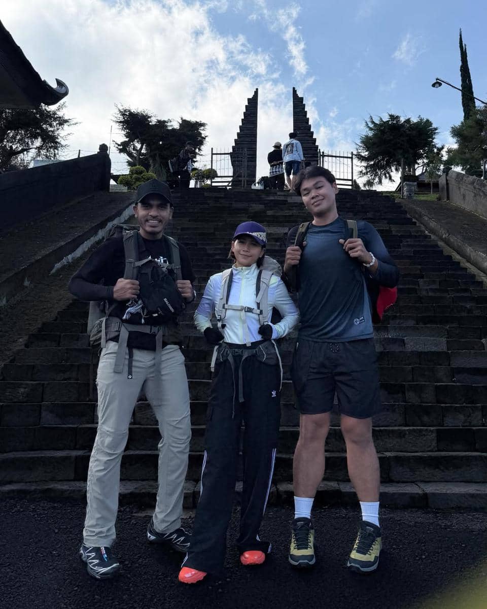 Farida Nurhan saat bersiap mendaki Gunung Lawu