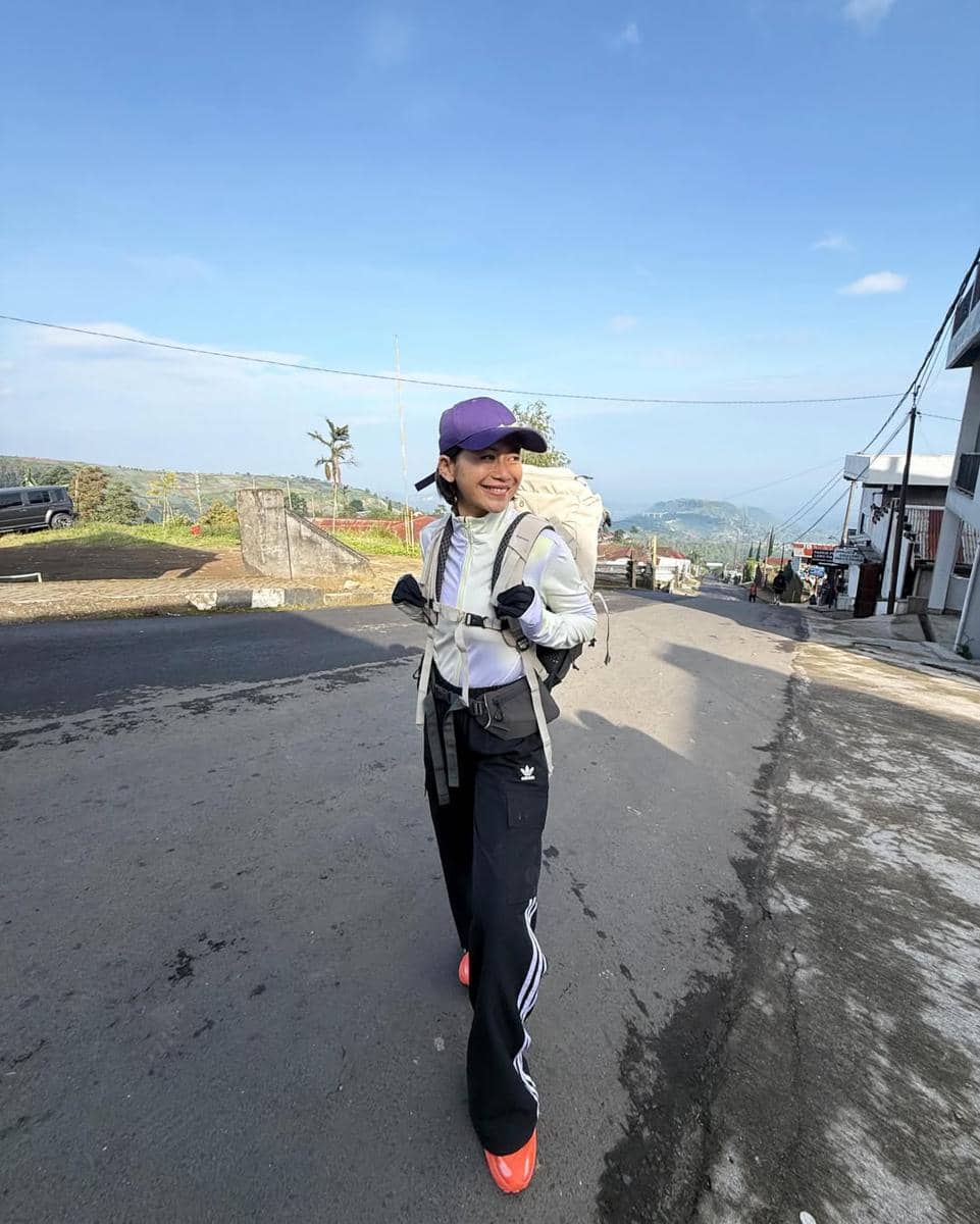 Farida Nurhan saat bersiap mendaki Gunung Lawu