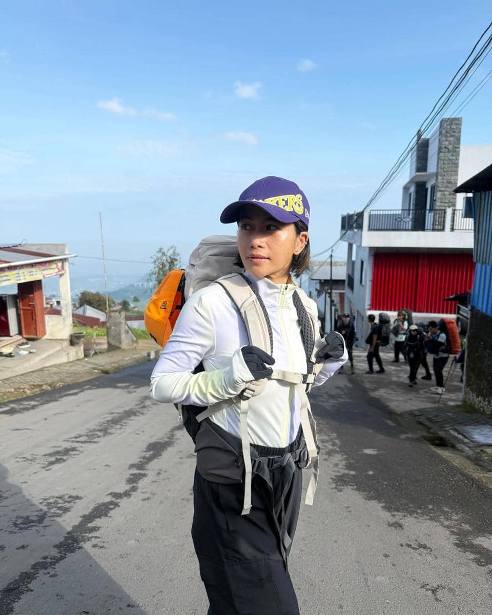 Farida Nurhan saat bersiap mendaki Gunung Lawu
