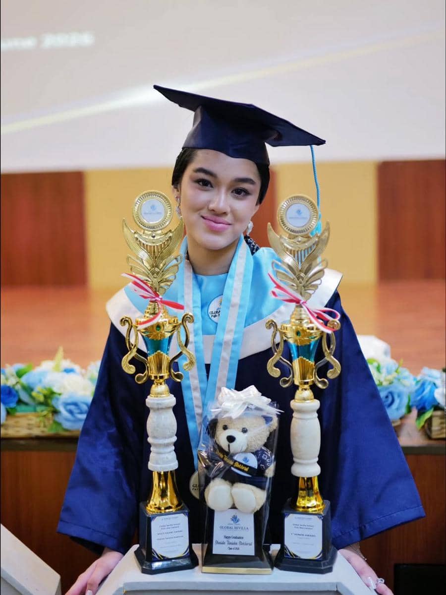 Anak Rionaldo Stockhorst lulus SMA
