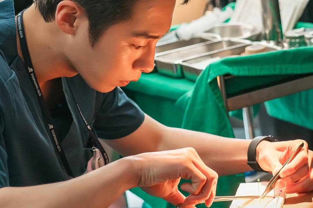 5 Bukti Do Ji Ui adalah Dokter yang Baik di Doctor On The Edge