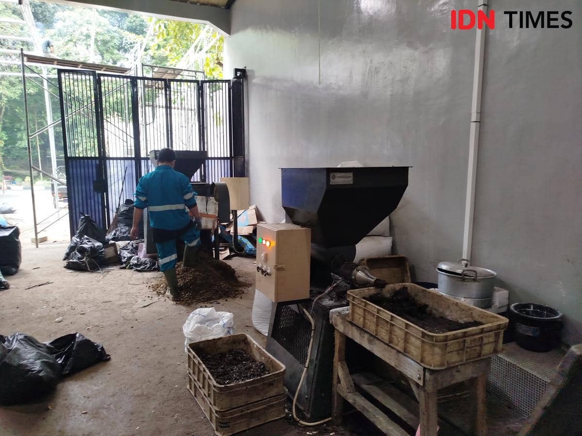Melihat Mesin RDF di Gedung Sate, Sampah Disulap Jadi Briket dan Kompos