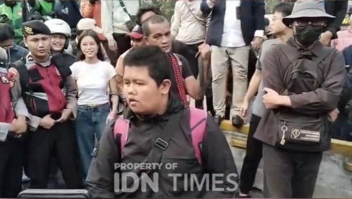 5 Momen Menarik saat Demonstrasi Mahasiswa di Bundaran HI