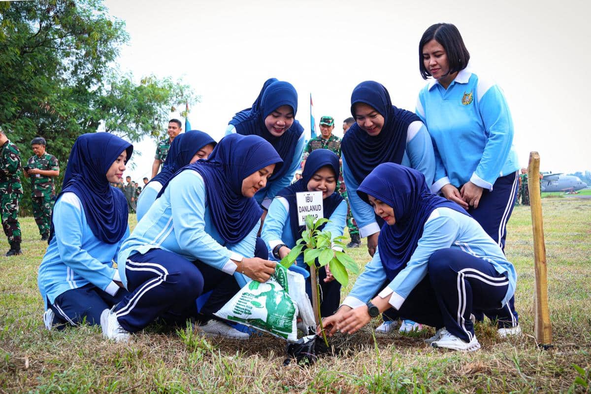 Dukung Gerakan ASRI, Lanud Halim Perdanakusuma Tanam 1.300 Pohon