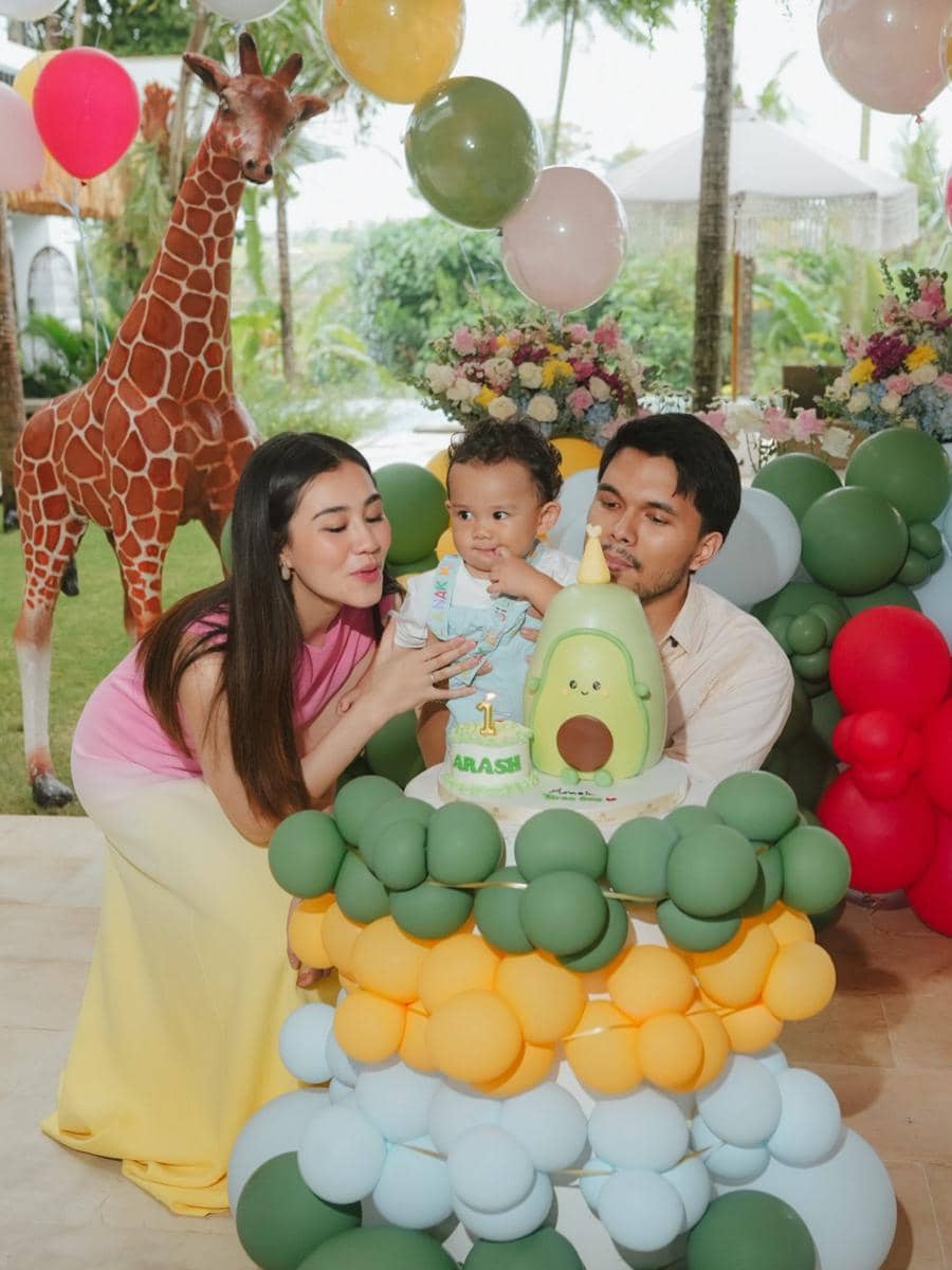 Gaya Aaliyah Massaid dan Thariq Halilintar di Ultah Pertama Anak