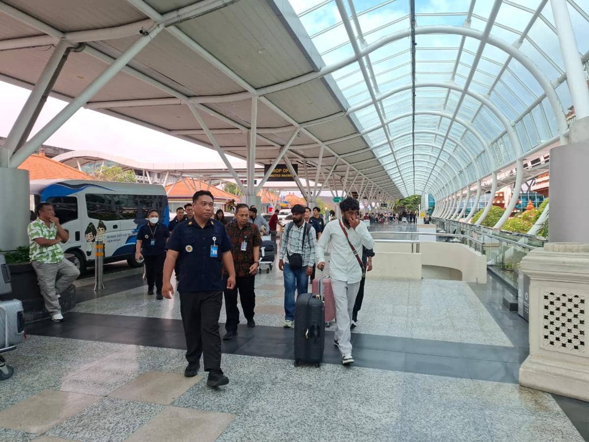 6 WNA Dideportasi dari Bali, Overstay hingga Rusak Properti