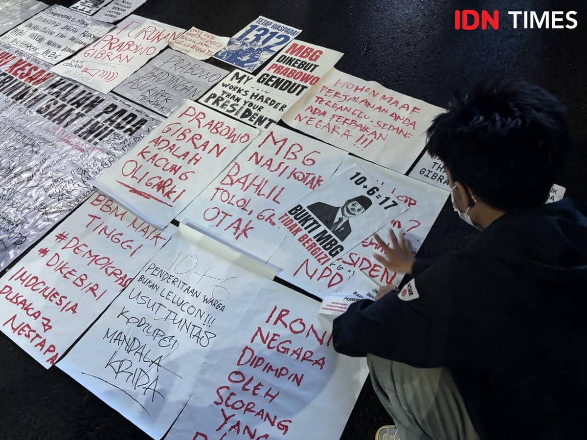Aksi Rakyat Memanggil yang digelar di Pertigaan Gejayan, Kabupaten Sleman, Sabtu (13/6/2026). (IDN Times/Herlambang Jati Kusumo)