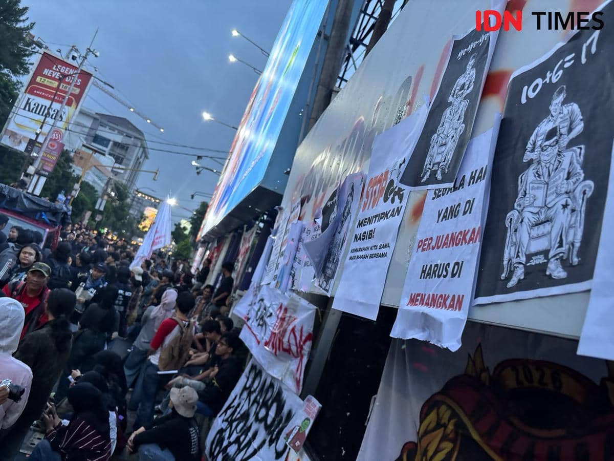 Aksi Rakyat Memanggil yang digelar di Pertigaan Gejayan, Kabupaten Sleman, Sabtu (13/6/2026). (IDN Times/Herlambang Jati Kusumo)