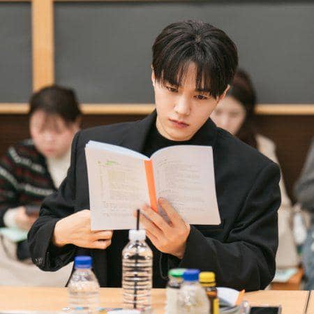 7 Fakta Peran L INFINITE di Drakor Love in Sync, Jadi Konselor!