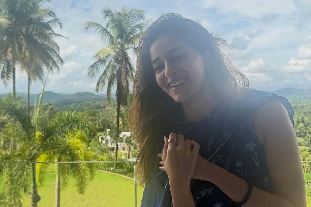 9 Potret Ananya Panday Liburan di Tulah Clinical Wellness, Syahdu!