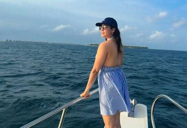9 Potret Pranitha Subhash Liburan di Maldives, Seru Abis!