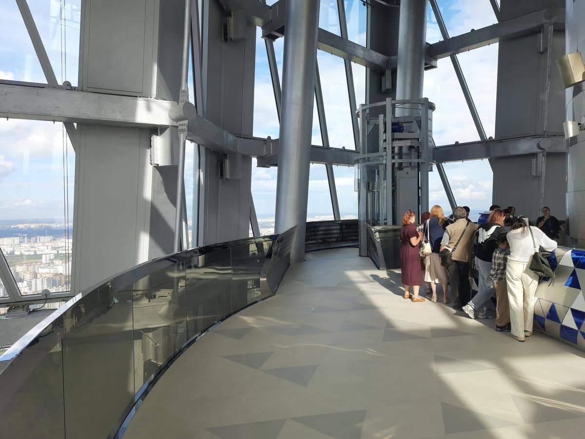 suasana di dalam Lakhta Center yang menjadi kantor pusat Gazprom