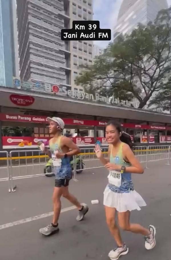 artis ikut Jakarta International Marathon Day 2 (instagram.com/arohali)