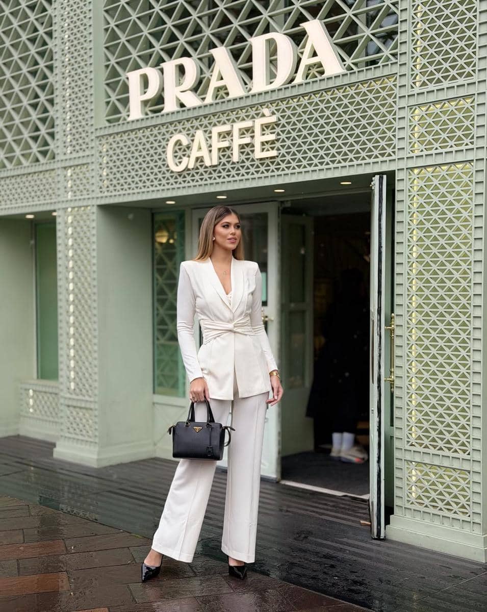 Potret Kunjungan Miss Supranational 2025 Eduarda Braum ke Inggris