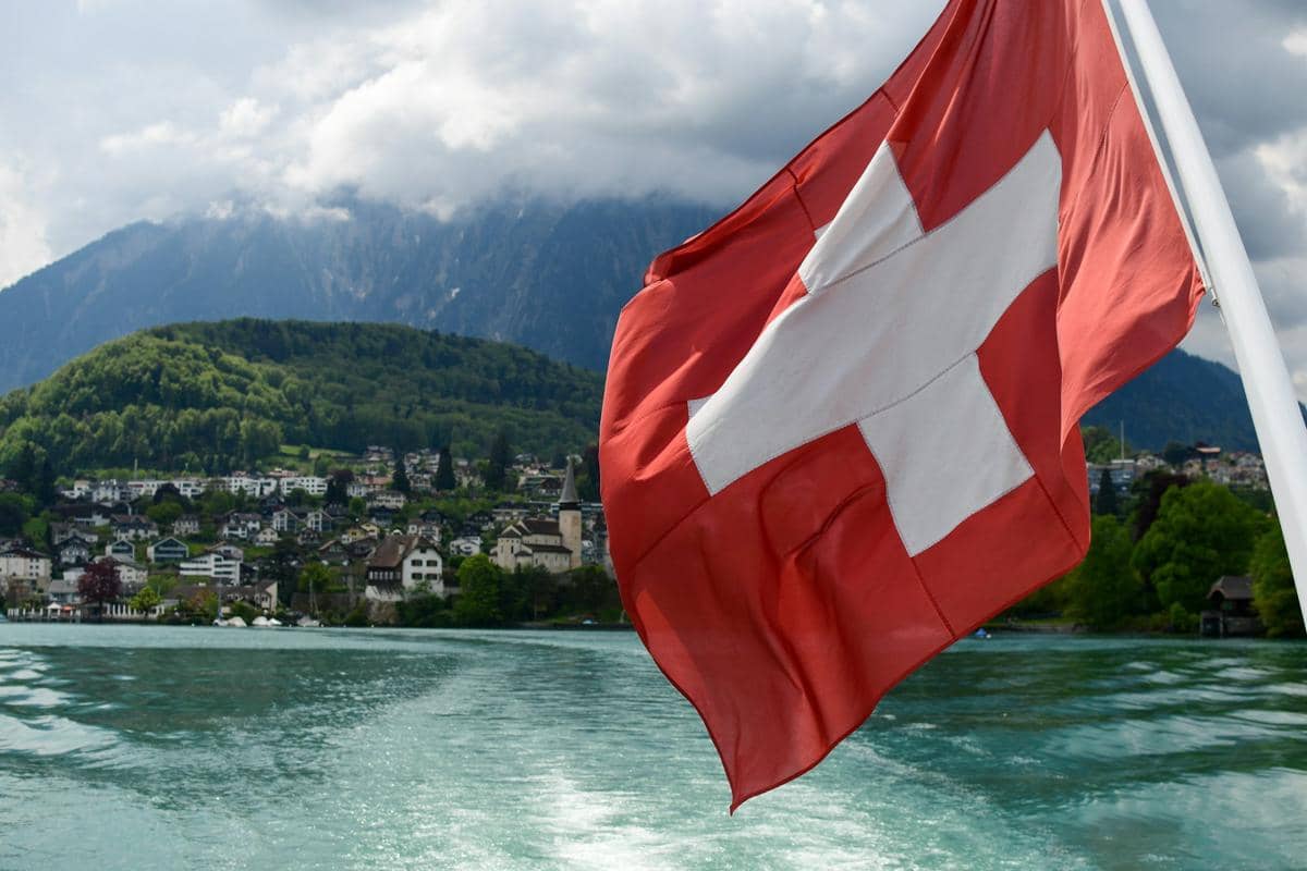 bendera Swiss