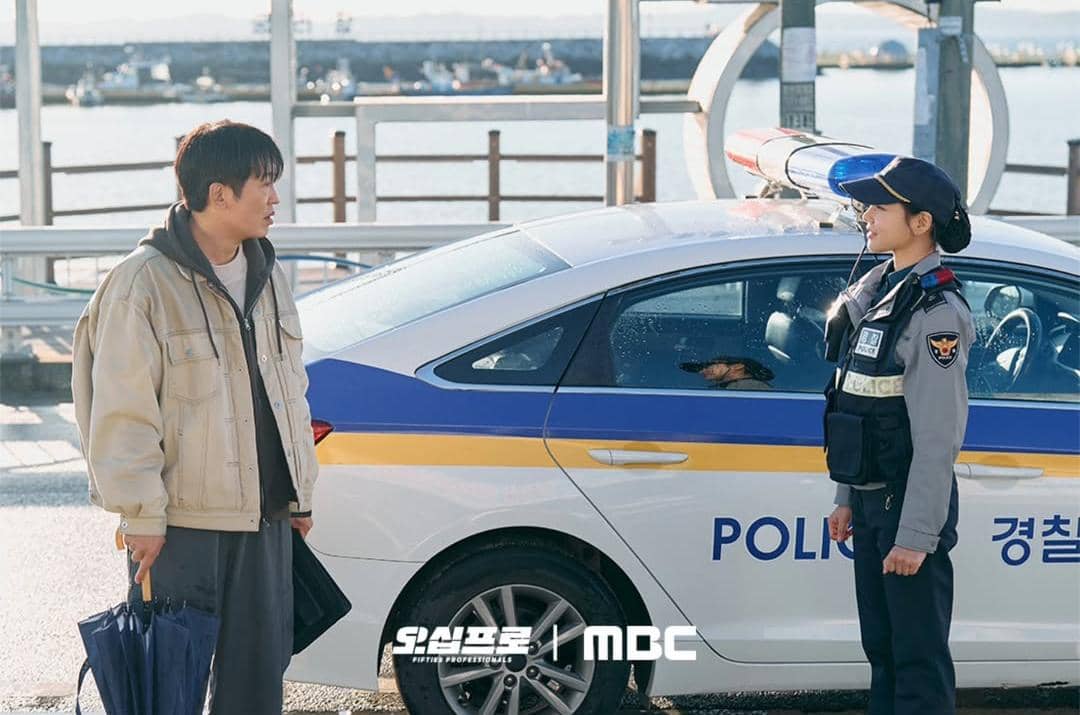Heo Sung Tae dan Han Ji Eun di drama Fifties Professionals