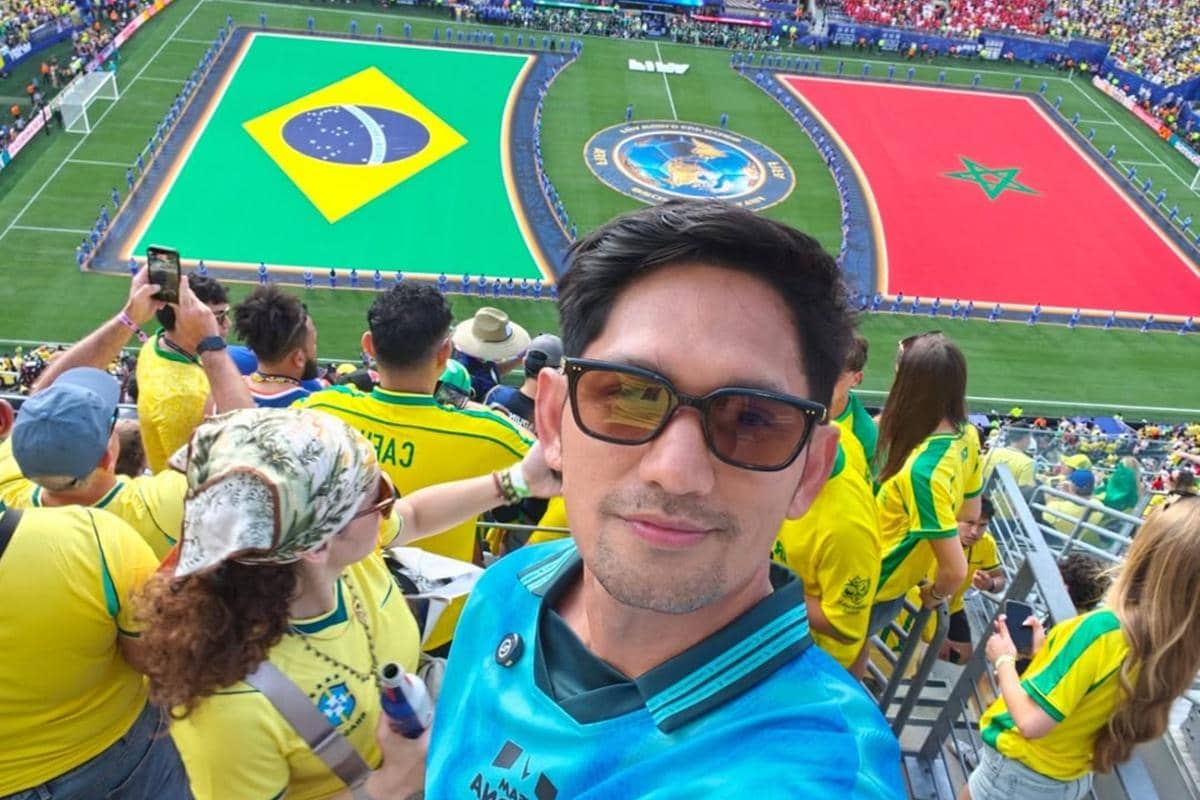 7 Potret Ibnu Jamil Nonton Match Brasil Vs Maroko Piala Dunia 2026