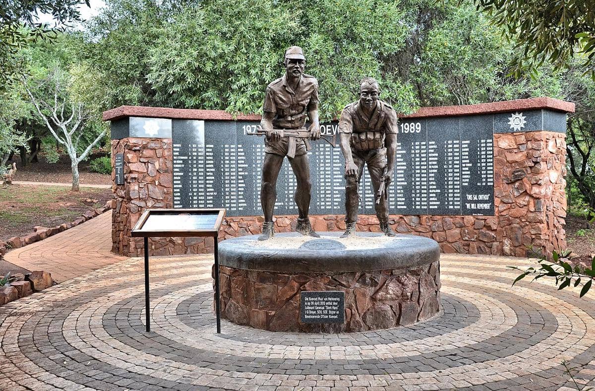 Tembok Peringatan Koevoet, yang terletak di Monumen Voortrekker.
