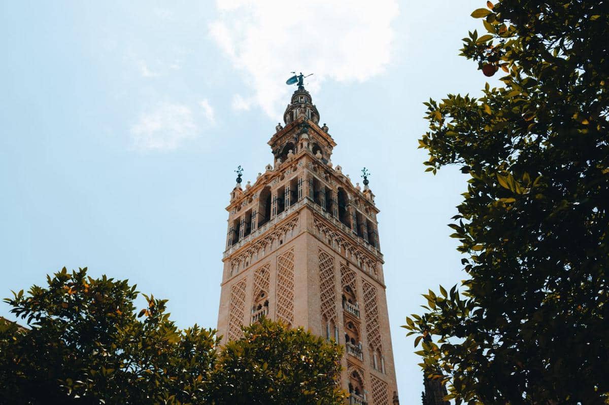 5 Fakta Giralda, Menara Lonceng Katedral Sevilla di Spanyol
