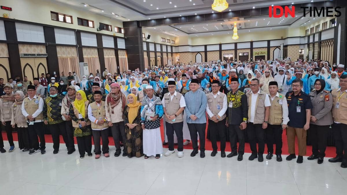 Menteri Haji dan Umrah, Mochamad Irfan Yusuf, saat berada di Makassar, Minggu (14/6/2026). IDN Times/Darsil Yahya