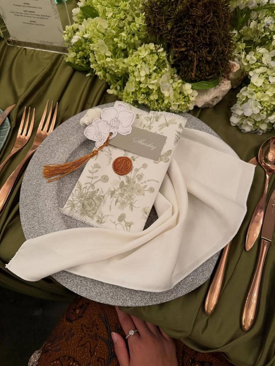 Dekorasi Intimate Dinner setelah Akad Nikah Jennifer Coppen dan Justin Hubner