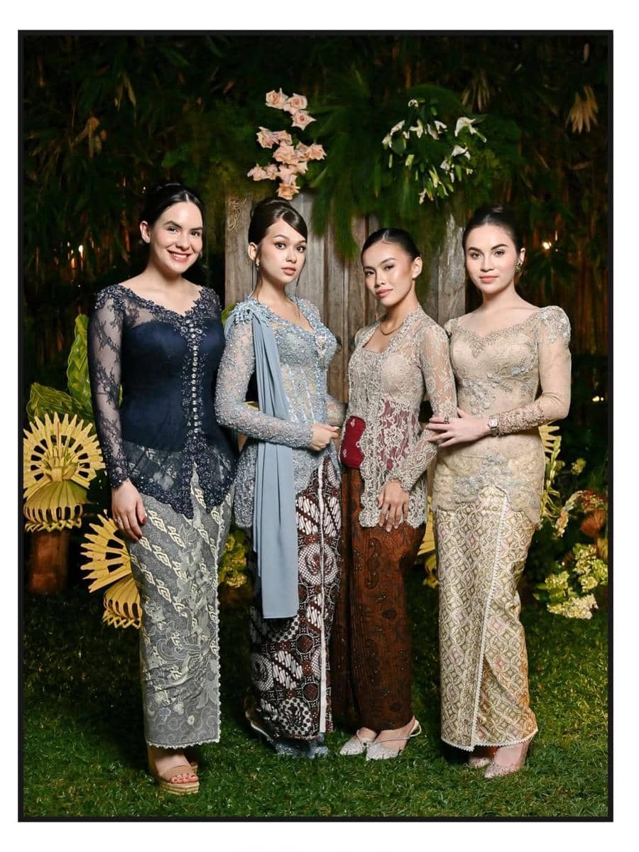 gaya seleb di acara intimate dinner pernikahan Jennifer Coppen dan Justin Hubner