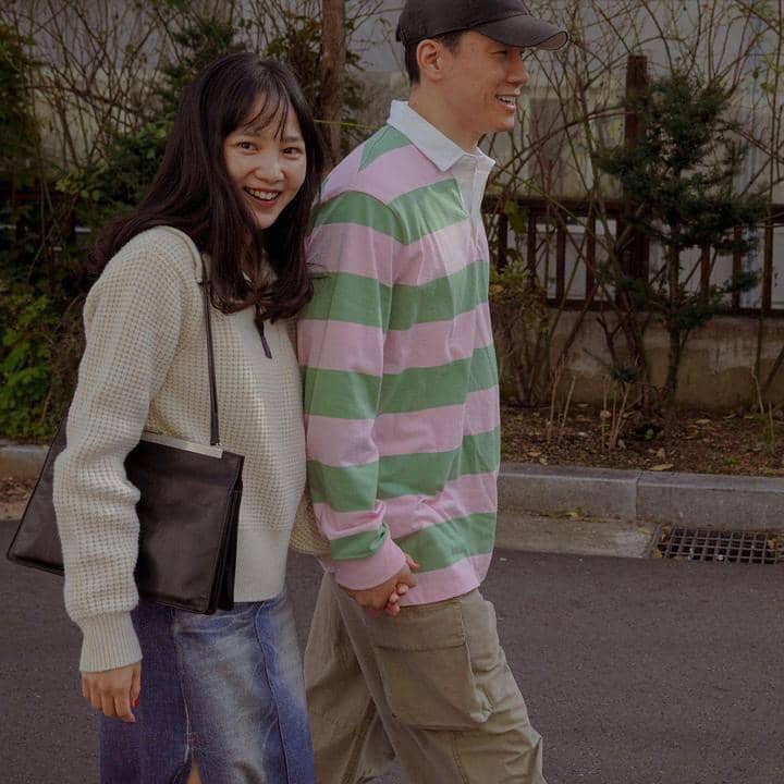 telah-menikah-sejak-tahun-2015-yoon-seung-ah-dan-kim-mu-yeol-menjadi-salah-satu-publik-figur-yang-couple-goals-mereka-tampak-s_11.jpeg