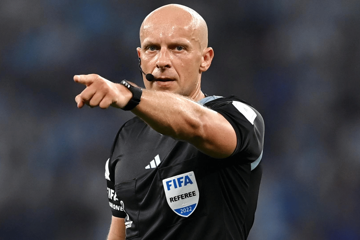 Bukan Bocorin Arah Bola, Ini Rahasia Bisikan Wasit ke Kiper saat Penalti