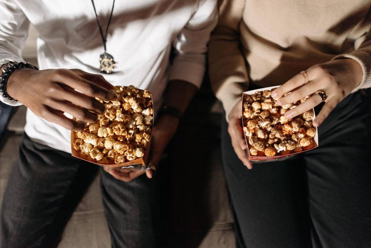 3 Fakta Zat Kimia di Balik Popcorn Microwave Beraroma Mentega