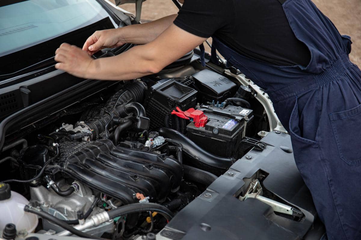 4 Faktor yang Mempengaruhi Ketahanan Aki Kering Mobil