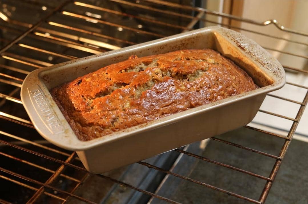 5 Cara Sederhana Membuat Banana Bread Mengembang Rata