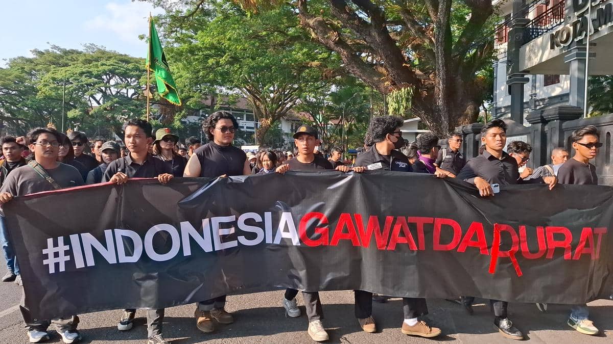 Ratusan Mahasiswa Demo di Kantor DPRD Kota Malang, Resah Soal MBG hingga BBM
