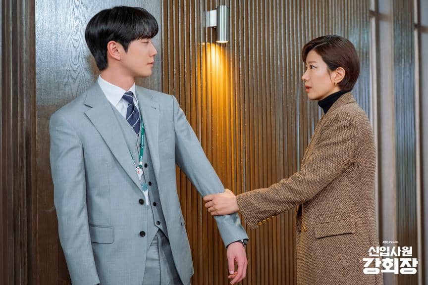 Cara Kang Yong Ho Ambil Alih Dana Gelap Jae Gyeong di Reborn Rookie
